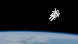 Crime dans l’espace, un crime sans gravité ?