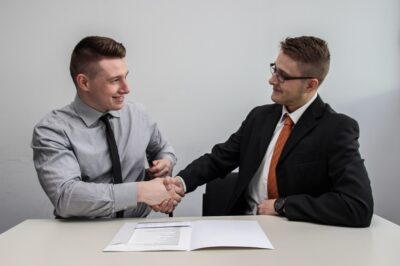 Les mentions obligatoires pour un contrat de travail conforme à la loi