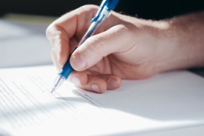 Abandonner son usufruit au profit du nu-propriétaire : comment faire ?