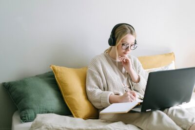 Travailler pendant un arrêt maladie : qu’est-ce que je risque ?