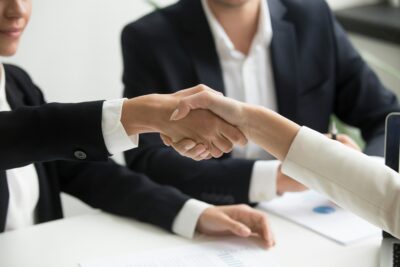 Associés et collaborateurs comme apporteurs d’affaires ?