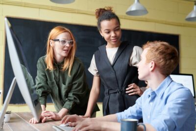 Pourquoi les jeunes avocats devraient s’engager en pro bono : sens, générations et dimension internationale