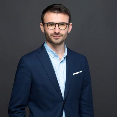 Maître hugo BLEWETT Droit du travail Paris 10ème 