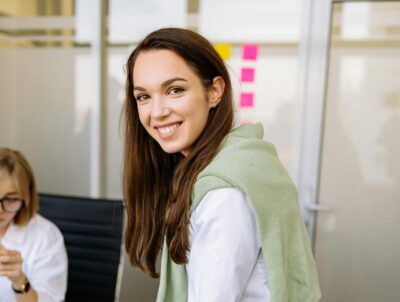 [Interview] Trouver un stage en cabinet d’avocats : l’expérience concrète d’une étudiante en droit entre candidatures, réseau et réalité du terrain