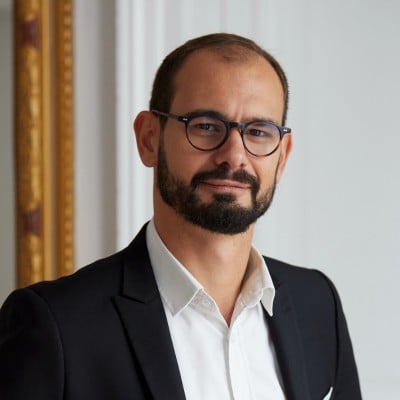 [Interview] Comment Maître Baptiste Robelin a-t-il développé son expertise dans la restauration et construit sa clientèle CHR (cafés, hôtels, restaurants) ?